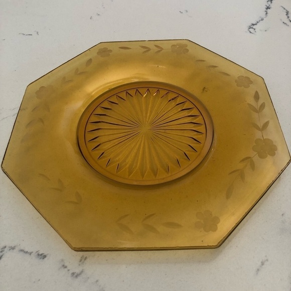 VTG Set of 4 Amber Marigold Etched Depression Glass Octagonal Plates (4) - Picture 5 of 6